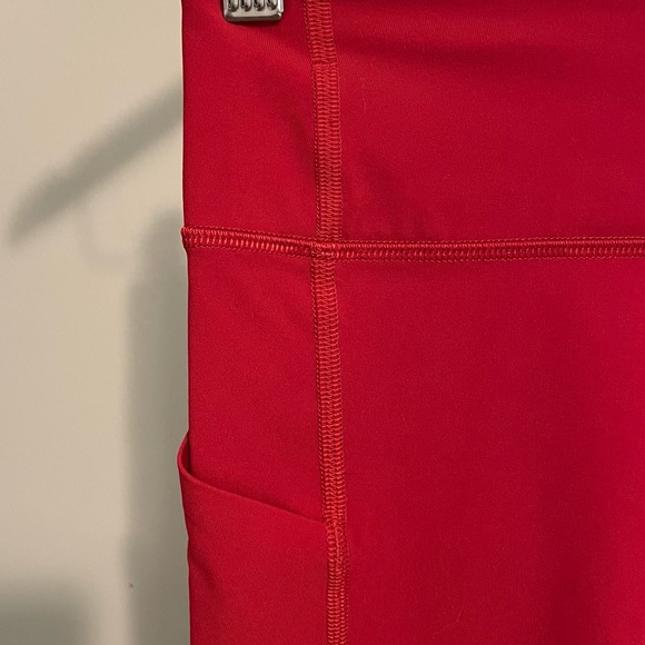 Red Lululemon crop leggings - Picture 3 of 6